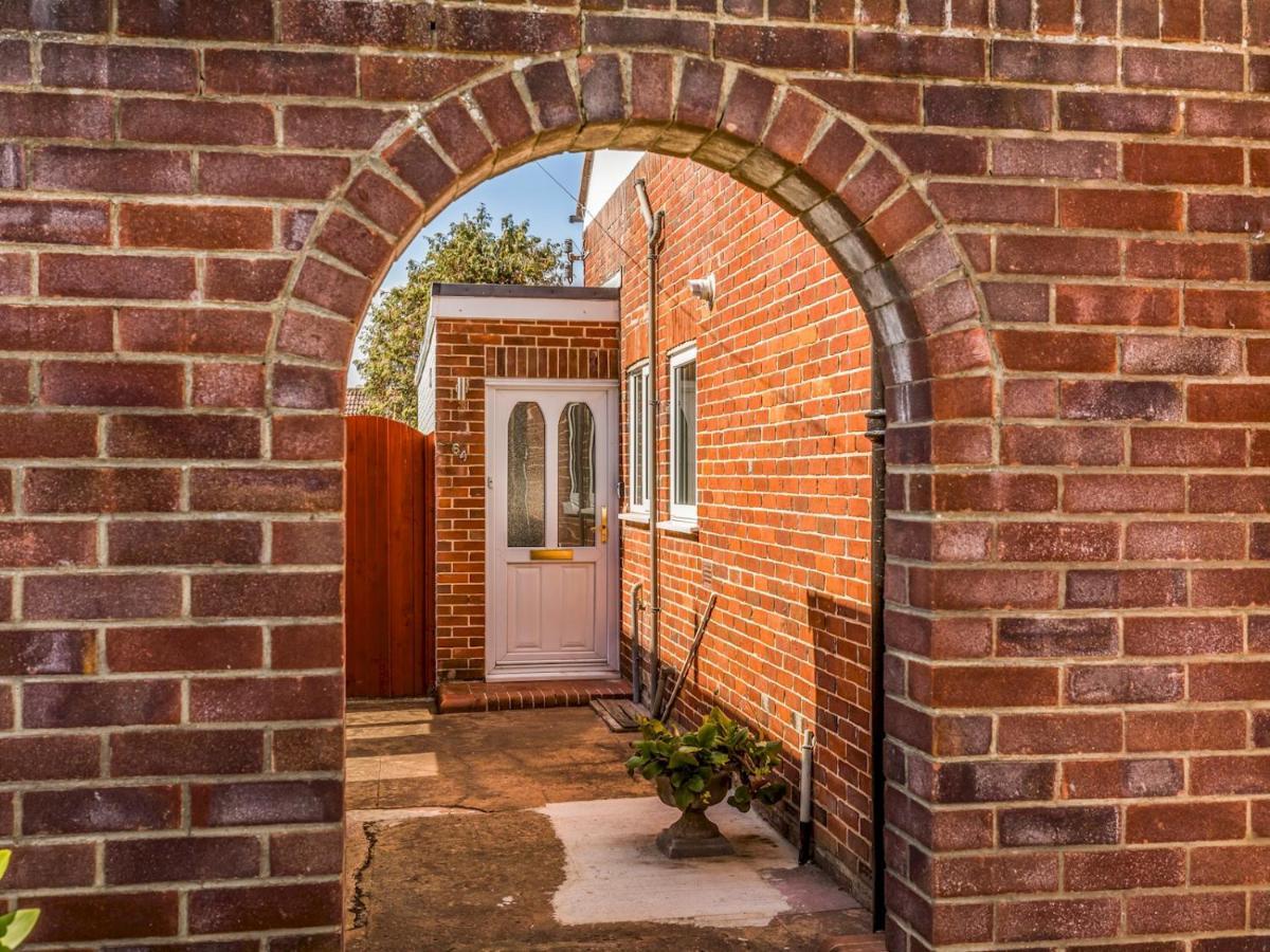 Pass The Keys Lovely Ground Floor Flat With Large Garden Chichester Exterior foto